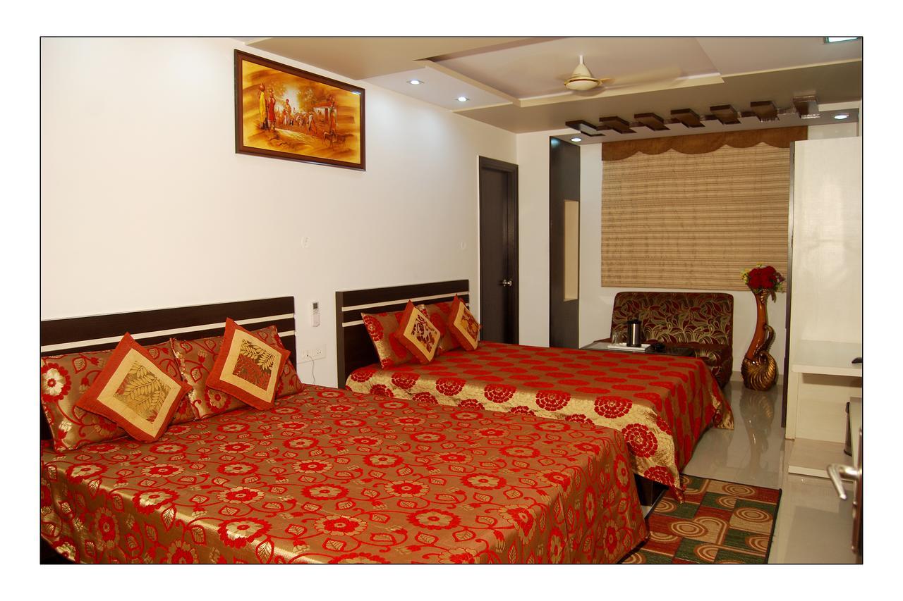 Hotel Jinendra Palace Jaipur Exteriör bild