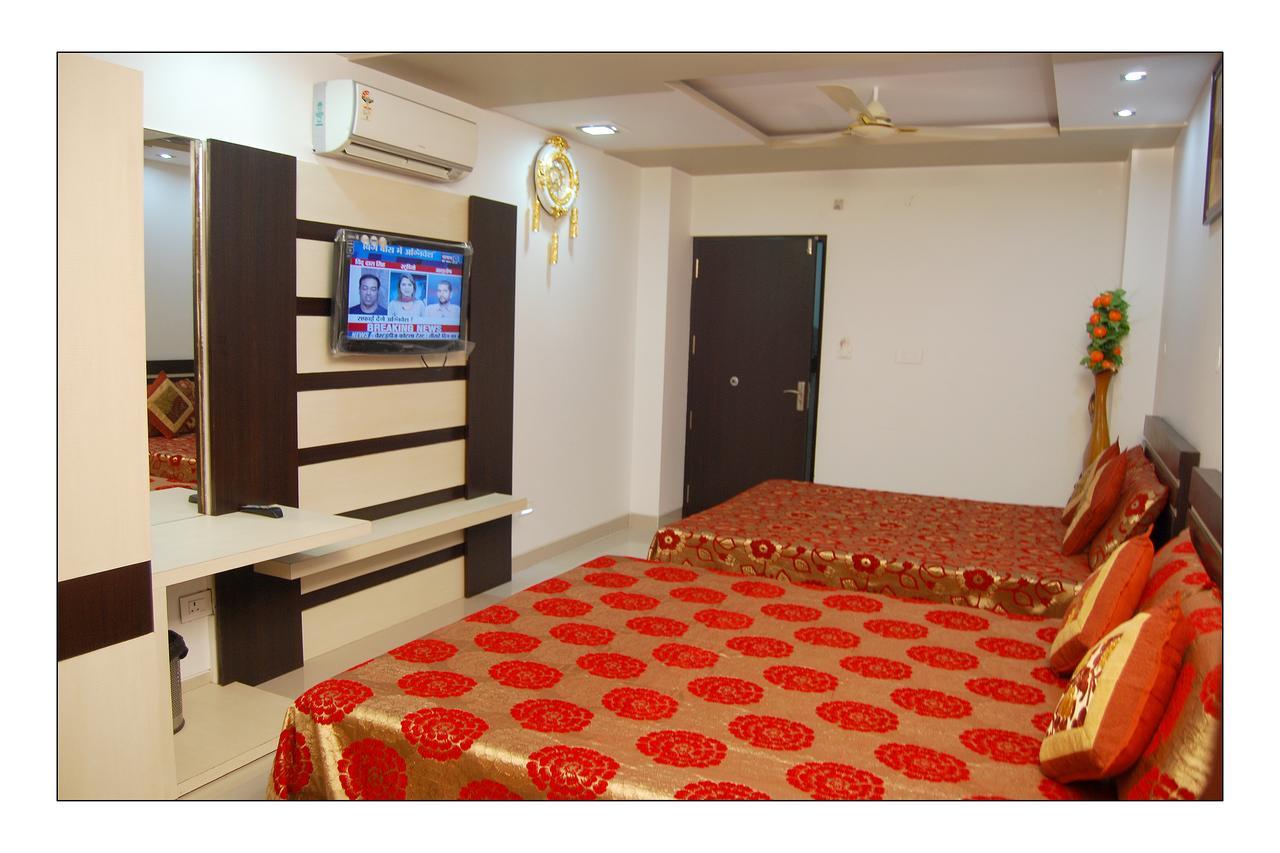 Hotel Jinendra Palace Jaipur Exteriör bild