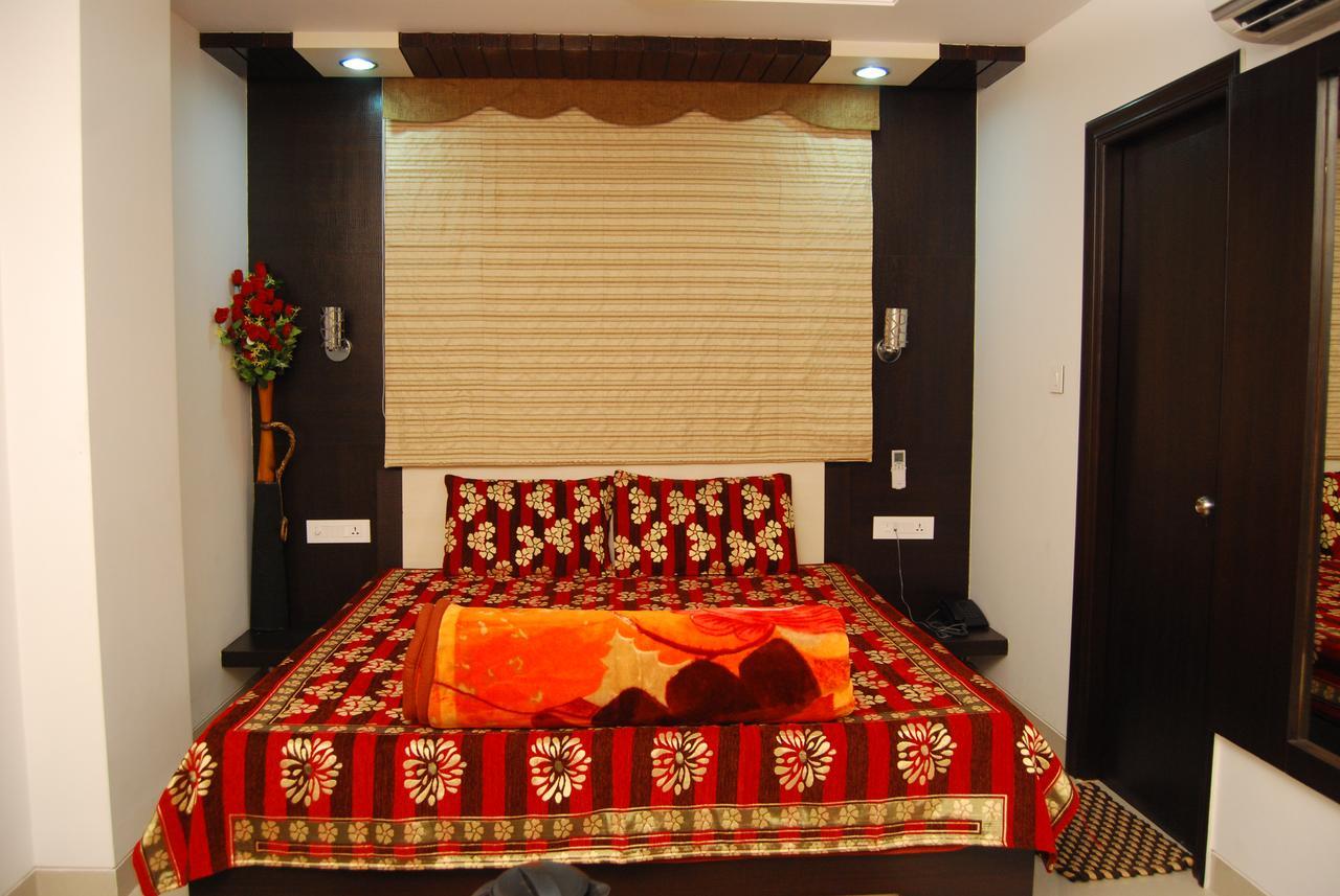 Hotel Jinendra Palace Jaipur Exteriör bild