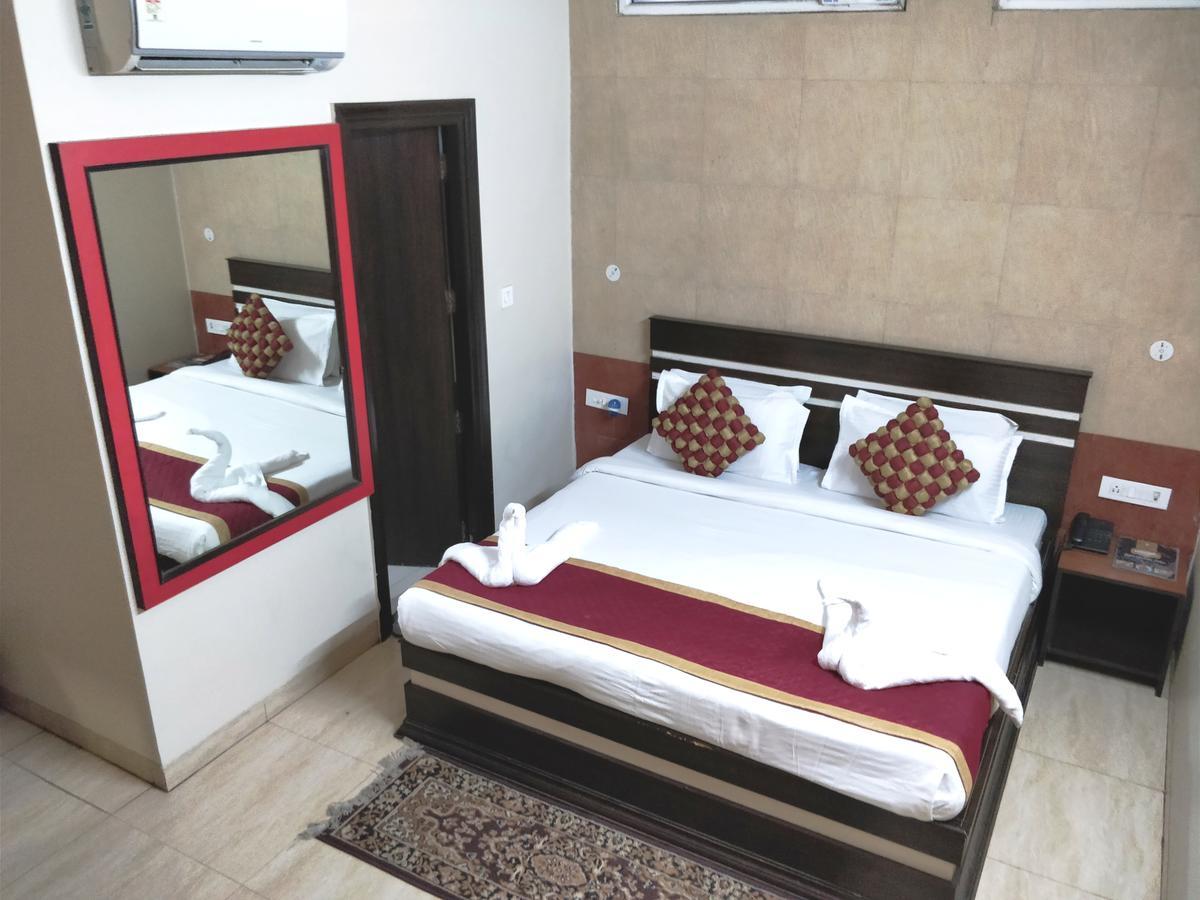 Hotel Jinendra Palace Jaipur Exteriör bild