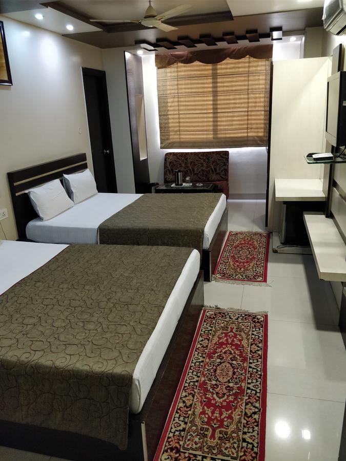 Hotel Jinendra Palace Jaipur Exteriör bild
